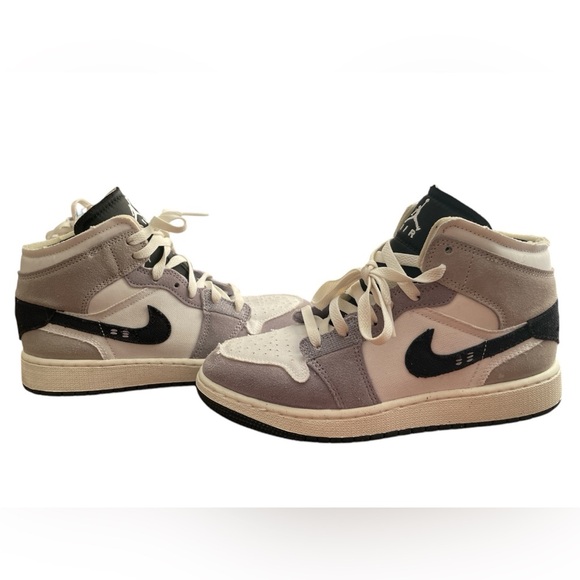 Jordan Other - Air Jordan 1 Mid SE Craft Grey Black 5Y